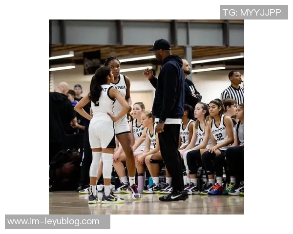 库兹马回忆初次与科比共进晚餐的震撼瞬间如同摩西分红海般神圣 库兹马回忆初次与科比共进晚餐的震撼瞬间如同摩西分红海般神圣