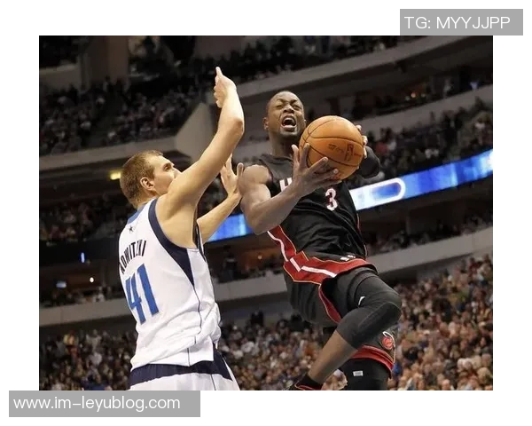 布克生涯30分场次追平韦德但出场次数仍落后354场数据分析